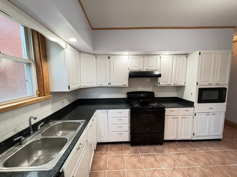 Building Photo - 6345 Morrowfield Ave