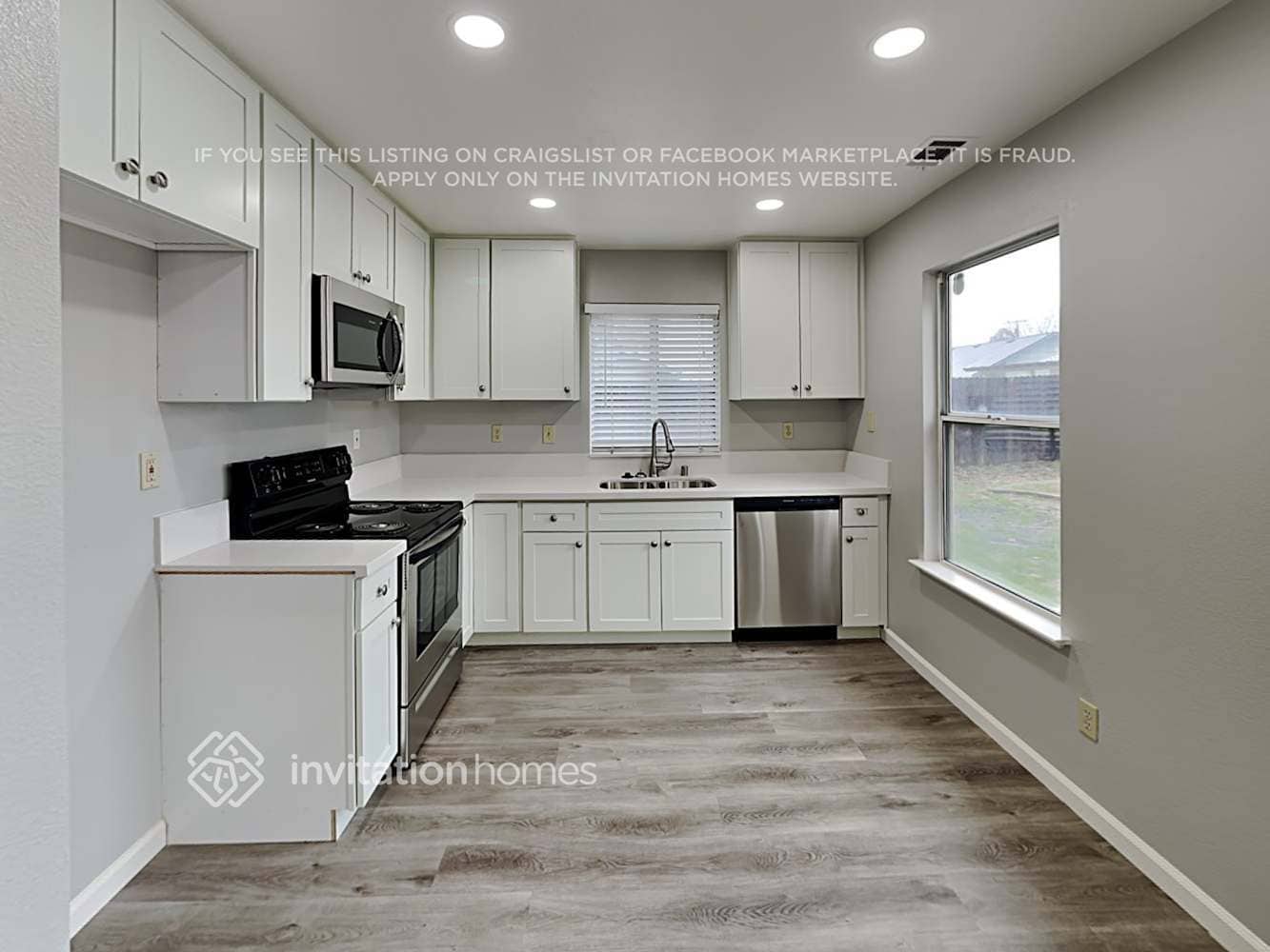 Building Photo - 598 Bernier Cir