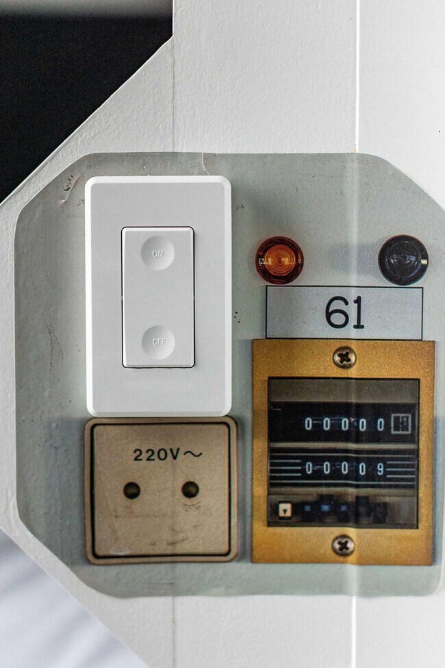 Building Photo - 245 Hermitage Ave