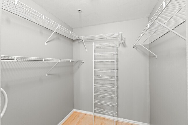Building Photo - 802 W Windward Way
