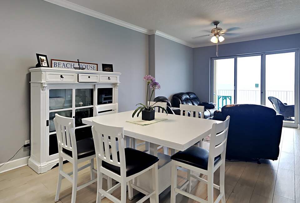 Building Photo - 10625 Front Beach Rd