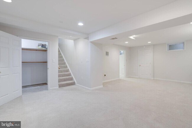 Building Photo - 9369 Tovito Dr