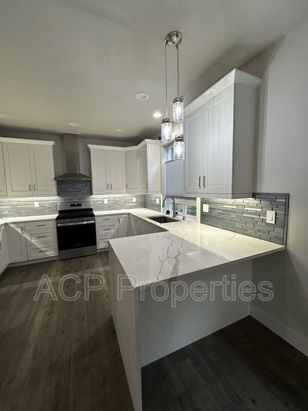 Building Photo - 8 Clematis Ln