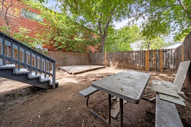 Building Photo - 4612 Bennett Ave