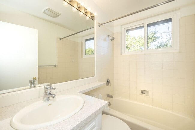 Building Photo - Wonderfully Located 3 Bed, 1 Bath Home- Close to Michell Park + Library, Shops, and More!