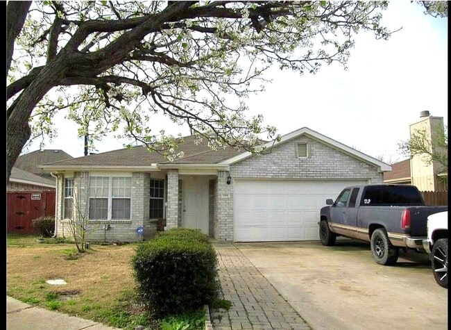 Primary Photo - 104 Tarango Ln