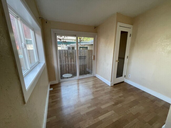 Building Photo - Charming 3 Bed 2 Bath in Downtown Denver.