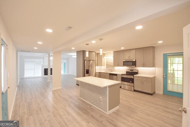 Building Photo - 98 Woodvalley Dr