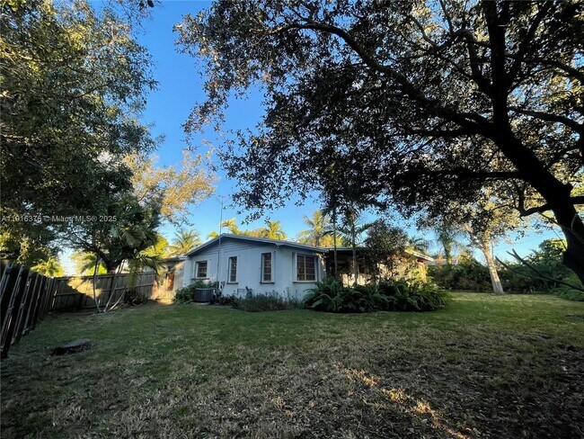 Building Photo - 19700 Whispering Pines Rd