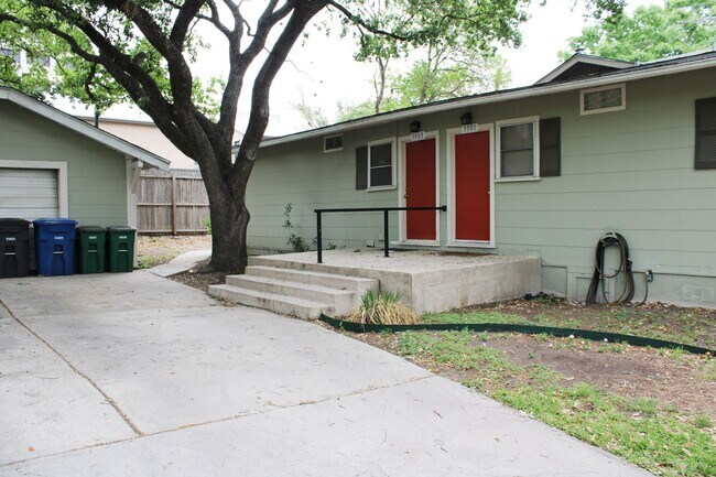 Building Photo - 3901 N New Braunfels Ave