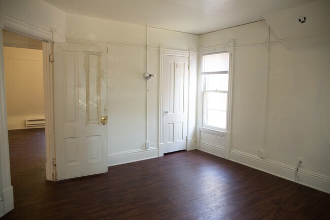 Building Photo - 2711 Delaware St SE