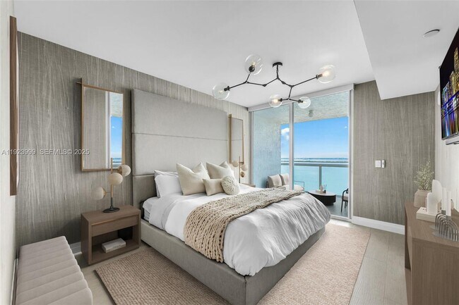 Building Photo - 10 Venetian Way