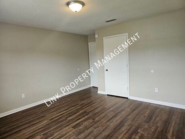 Building Photo - 5007b N Moore Ln