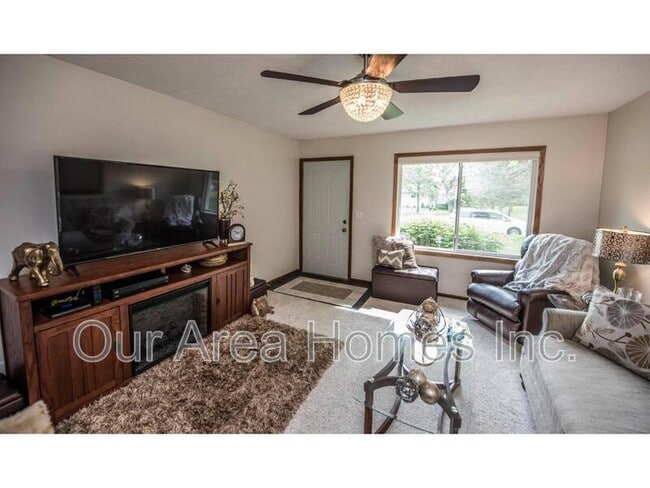 Building Photo - 3901 9th Ln