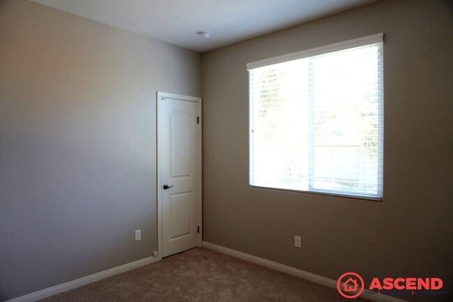 Building Photo - Stunning Split-Wing Home in Bakersfield's Desirable 93314 — Pool, Upgrades Throughout & Pets Welc...