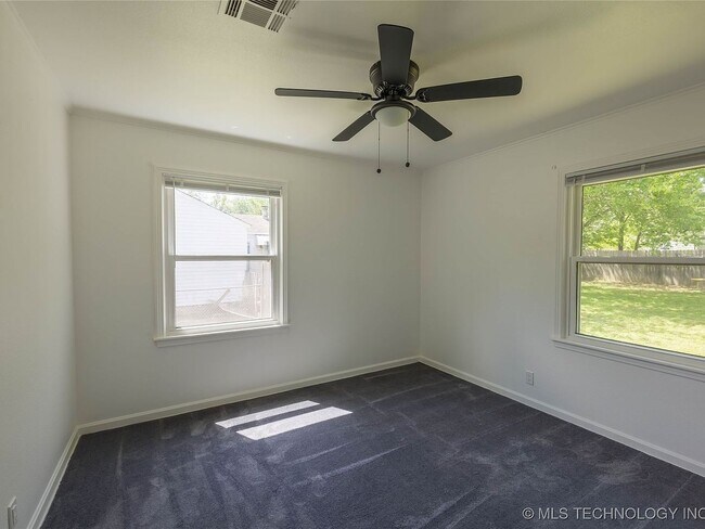 Building Photo - 2 Bed | 1 Bath in North Tulsa!