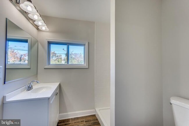 Building Photo - 2212 Arlington Terrace