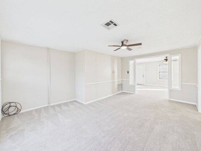 Building Photo - 1307 NW Maple Ave