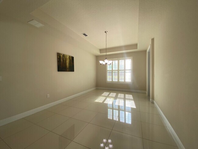 Building Photo - Exquisite 6-Bedroom Estate with Private Po...