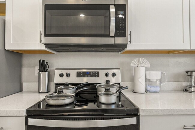 Building Photo - 6606 W Paradise Ln