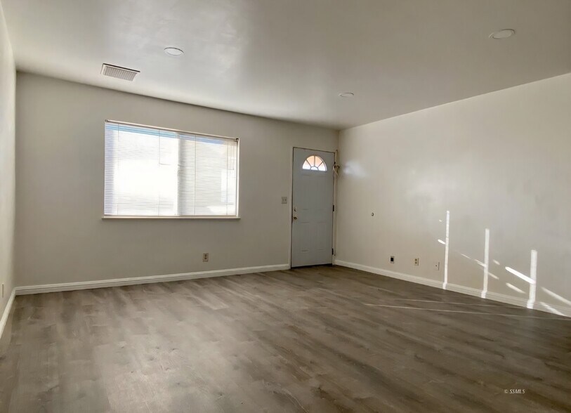 Building Photo - 1016 W Atkins Ave