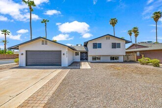 Building Photo - 6 bed/ 3.5 bath