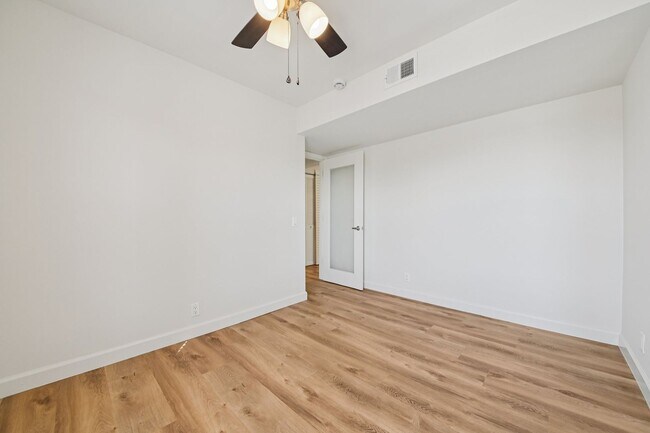 Building Photo - 3BD/2BA Apartment with Laundry In-Unit, Appliances, Tandem Parking & More | 1MO. Free OAC