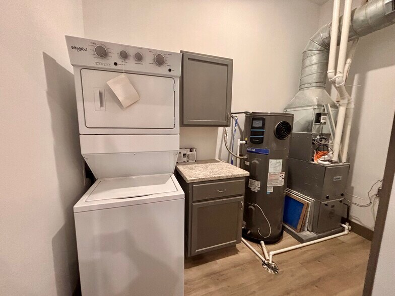 Building Photo - 315 E Main St