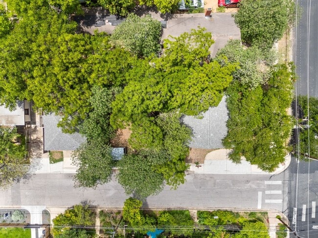 Building Photo - 2102 Brackenridge St