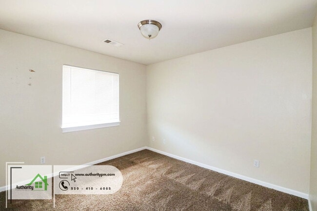 Building Photo - 22371 Rio Alto Dr