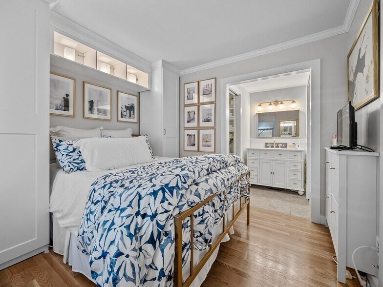 Building Photo - 19 Charter St