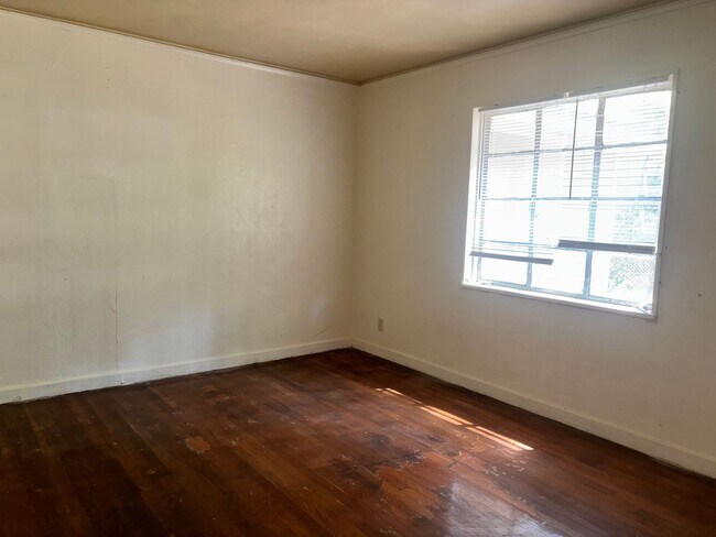 Building Photo - 3206 Rosemary Ave