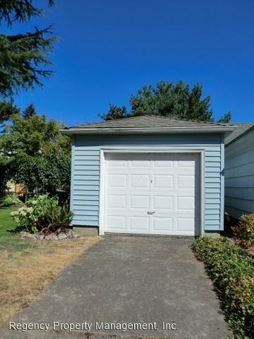 Building Photo - 2 br, 1 bath House - 7407 NE Hassalo Street