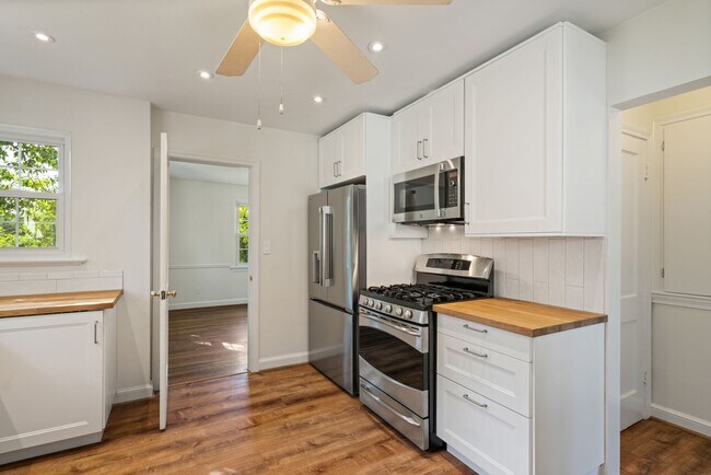 Building Photo - 6900 Mt Daniel Dr