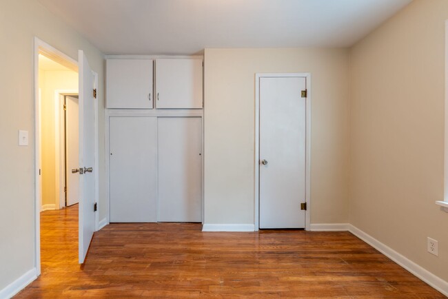 Building Photo - Portland Duplex