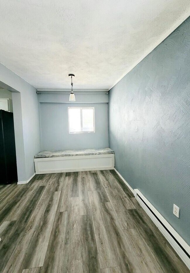 Building Photo - Cozy 2-Bed In Home in Old Colorado City an...