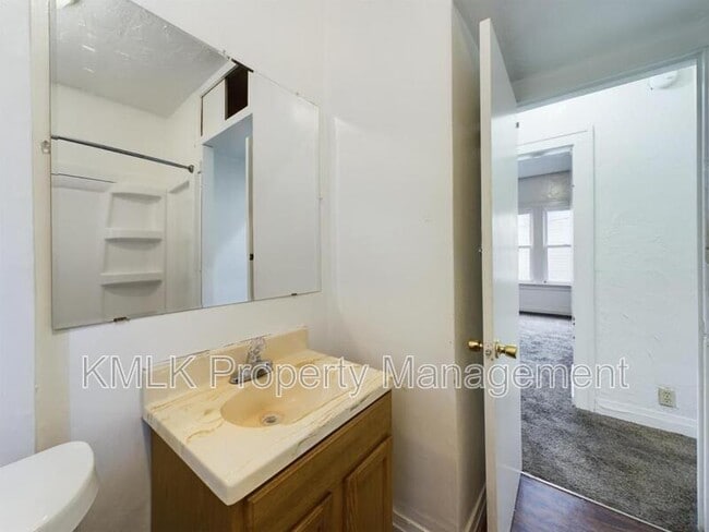 Building Photo - 539 Gage St