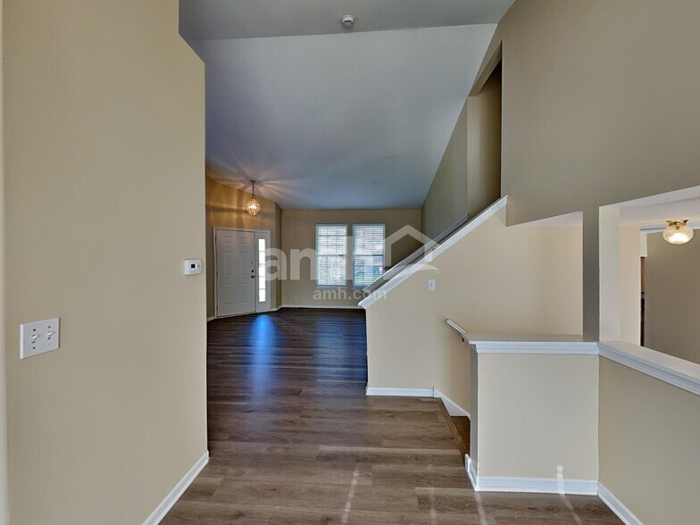 Building Photo - 388 Pheasant Chase Dr