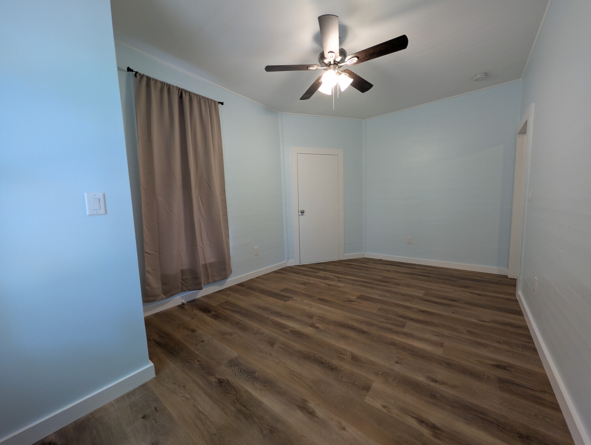 Building Photo - 41 E Sloss Ave