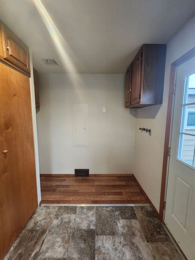 Building Photo - Charming 3-bedroom, 1-bathroom home located in the vibrant community of Pasco, WA.