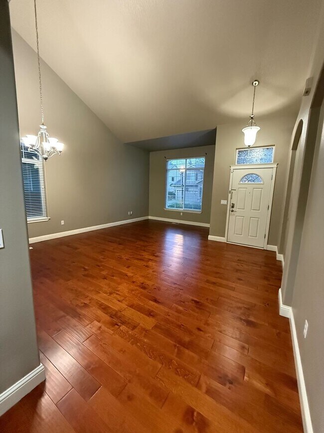 Building Photo - Beautiful 4B/3Ba Home in East Vancouver!