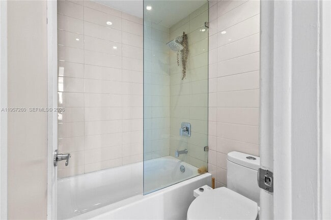 Building Photo - 1345 Lincoln Rd