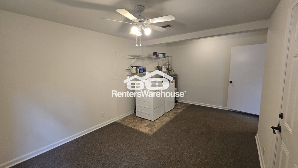 Building Photo - 1108 Greenbriar Cir