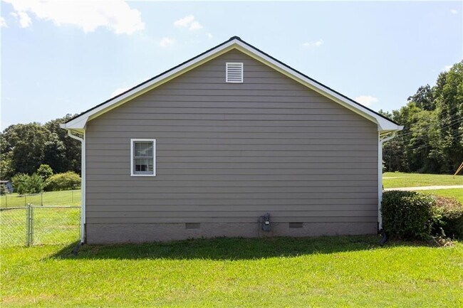 Building Photo - 374 McGiboney Rd