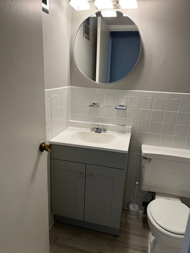 Building Photo - Ready now! Updated One Bedroom One Bath in...