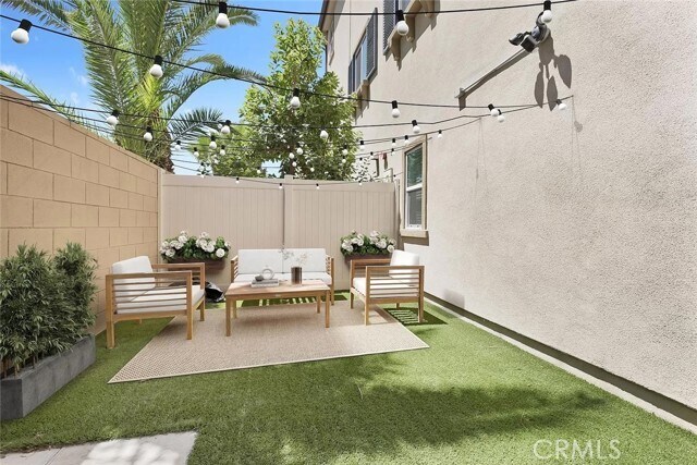 Building Photo - 14700 Sherman Way