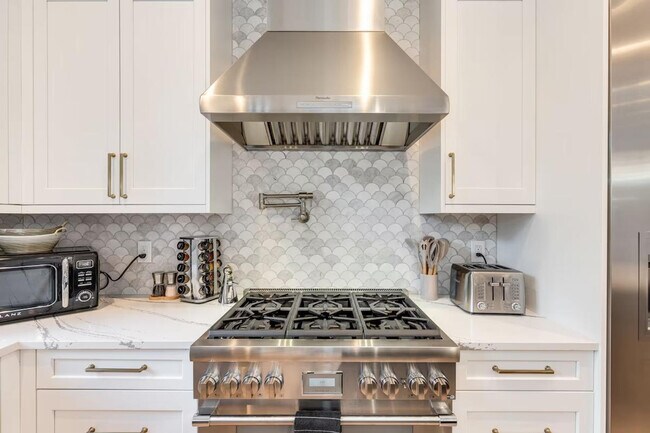 Building Photo - 115 110th Pl SE