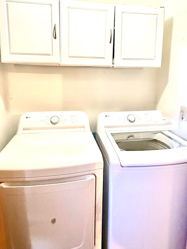 Building Photo - 1275 Periwinkle Pl