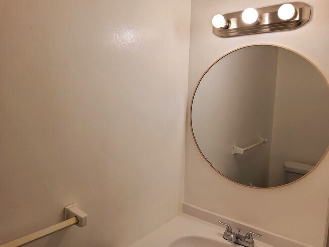 Building Photo - 2841 Tully Square