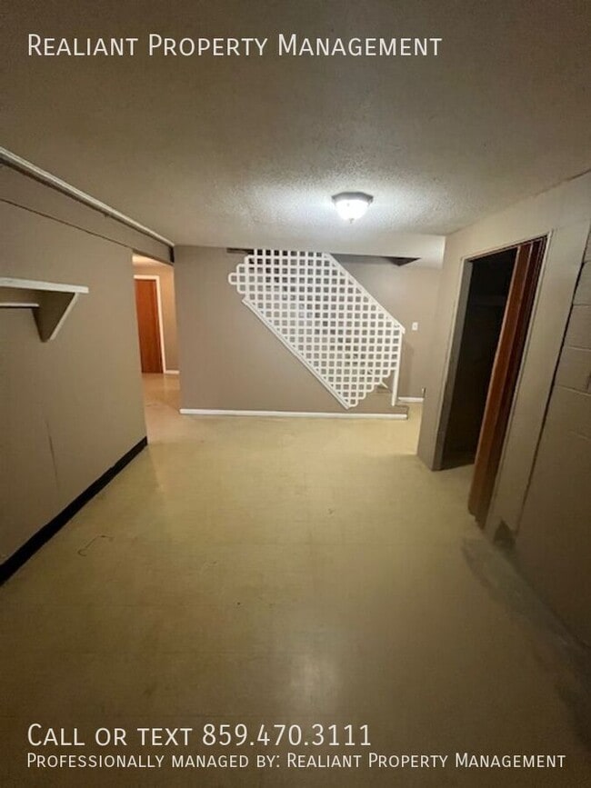 Building Photo - 310 Locust Heights